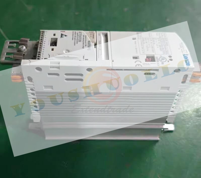 1PIECE Used Lenze Inverter E82EV551K4C E82EV551-4C