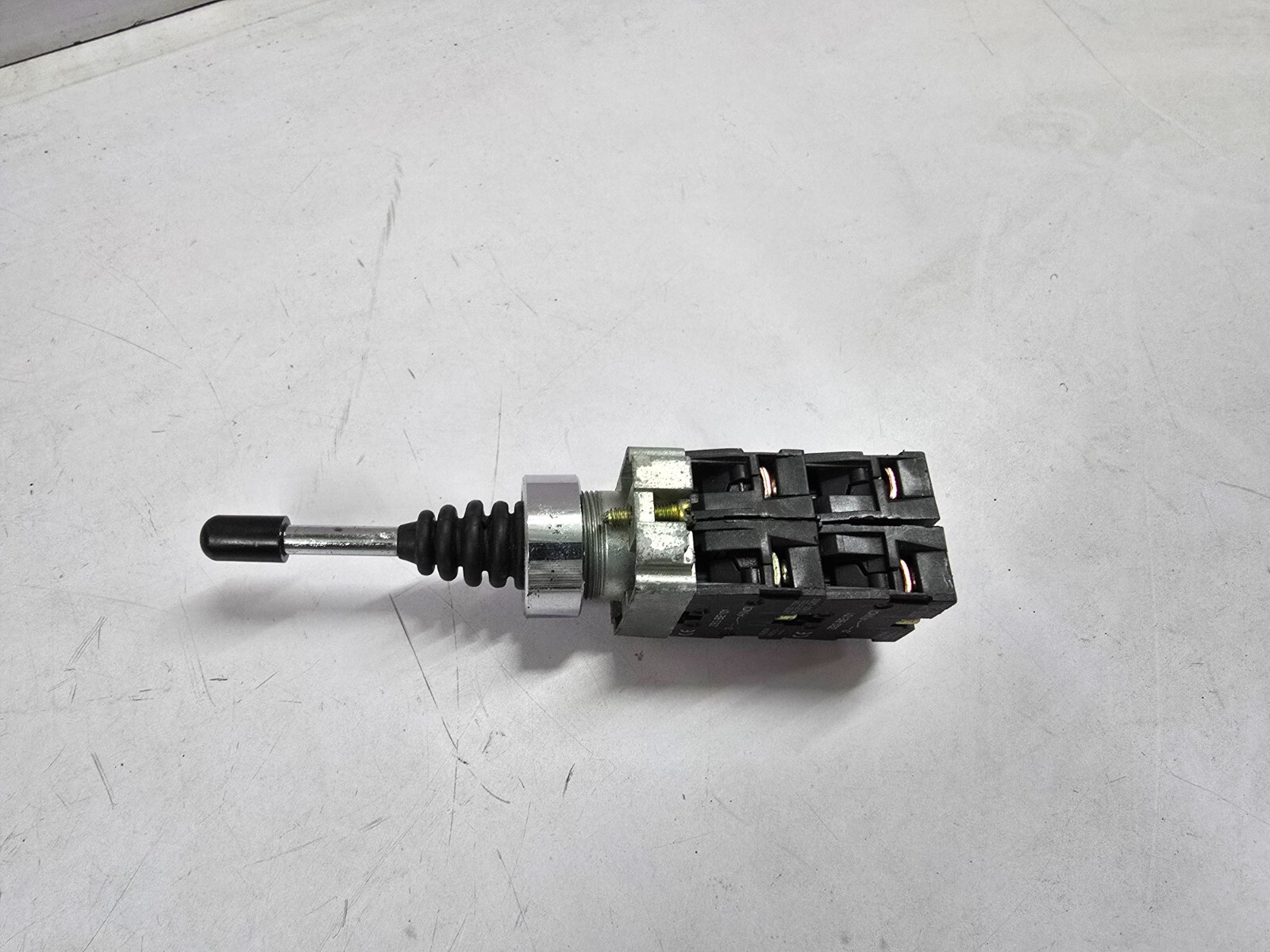 Schneider ZB2-BE101 Contact Block Joystick Controller 10(6)A 400V
