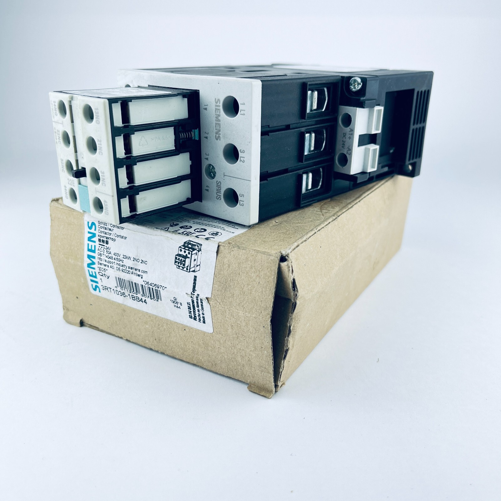 SIEMENS 3RT1036-1BB44 24V 22KW 2NO 2NC