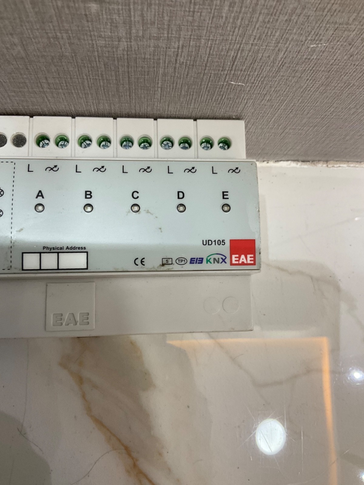 EAE TECHNOLOGY UD105 UNIVERSAL DIMMING ACTUATOR