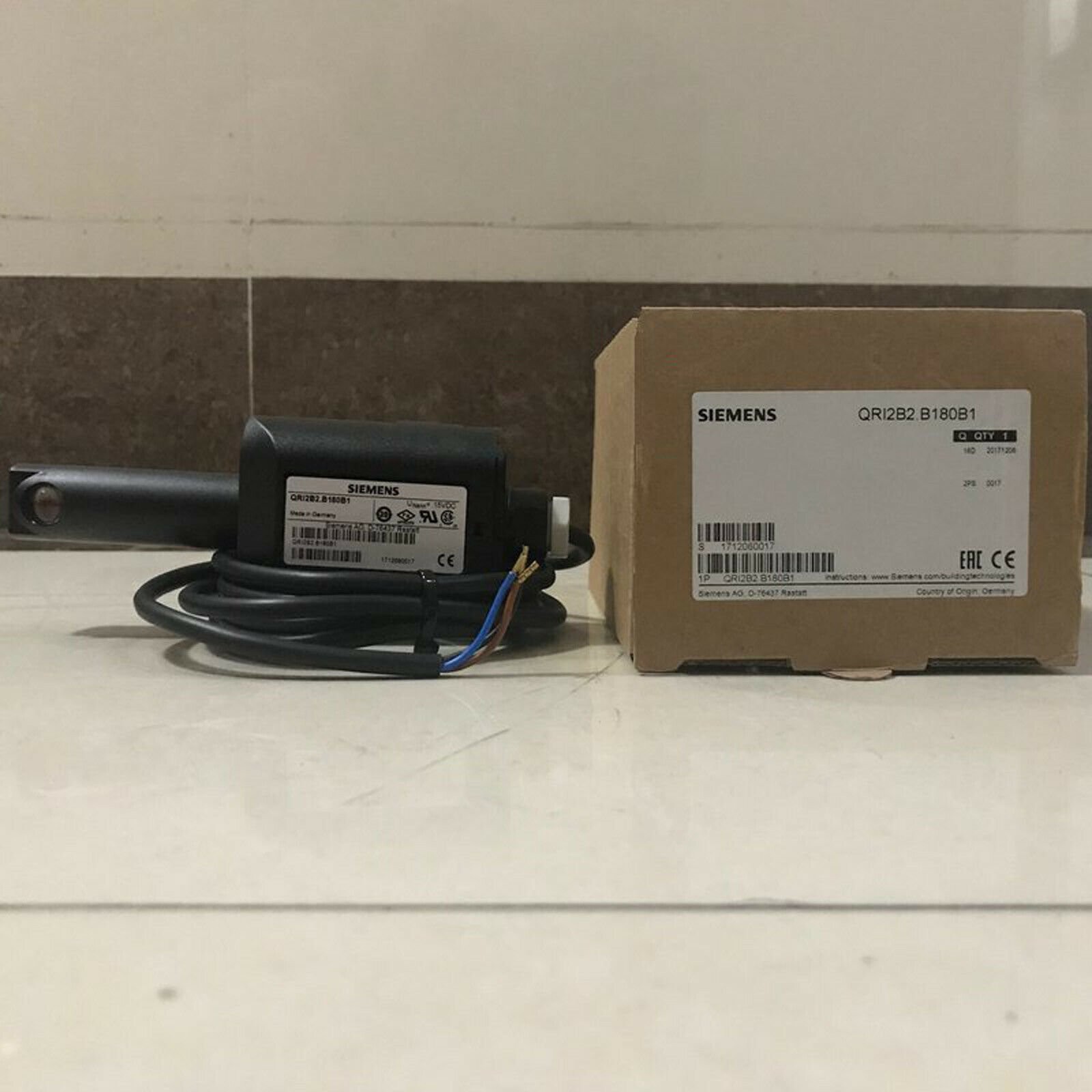 1PC Brand New SIEMENS QRI2B2.B180B1 One year warranty fast delivery