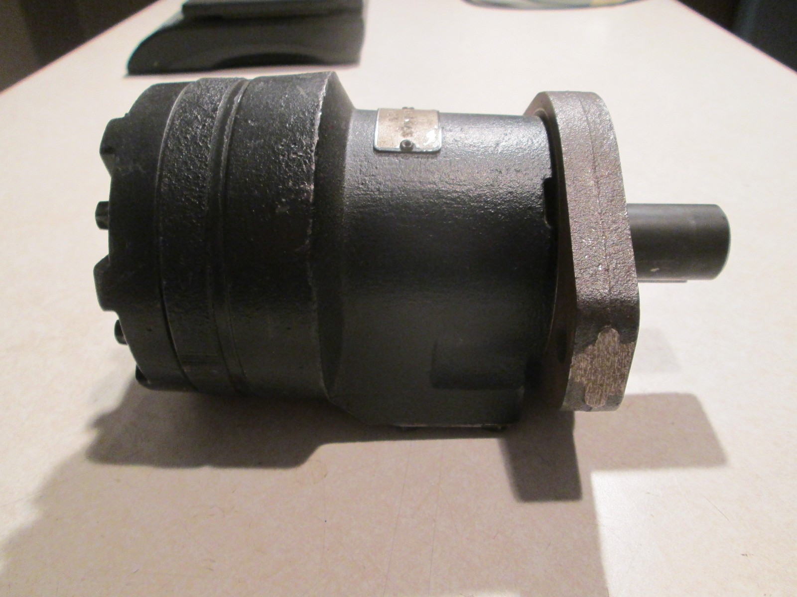 EATON CHAR LYNN 103-1043-010 HYDRAULIC MOTOR **NEW**