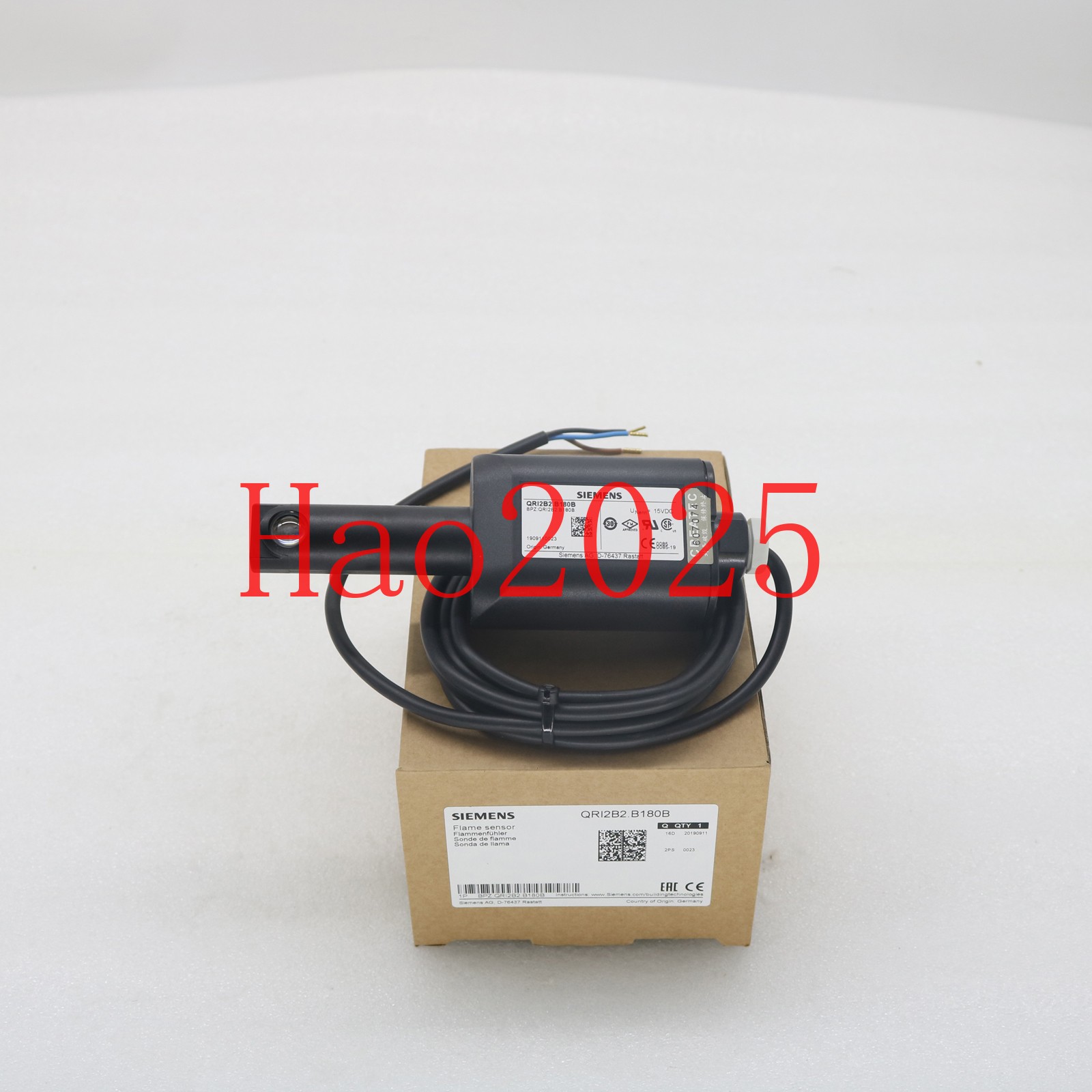 New SIEMENS ONE flame detector QRI2B2.B180B QRI2B2.B180B 1 year warranty