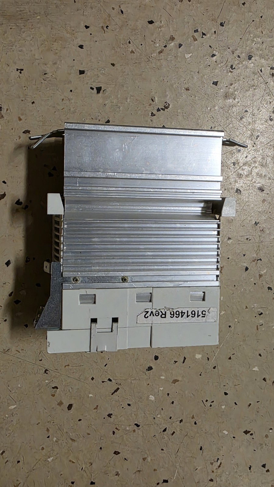 E82EV371K2C LENZE Inverter 8200 Vector E82EV371_2C E82EV371K2C *G-T2