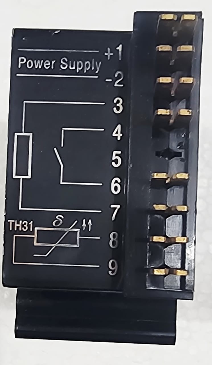 Industrial Plug-In Control Relay Module with Integrated Power Supply 9-Pin