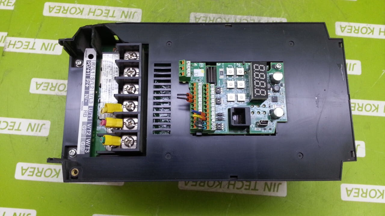 HITACHI WJ200-055LF Inverter Tested – Cosmetic Issue, See Photos