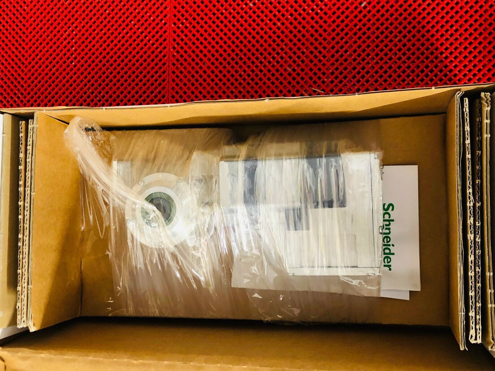 Schneider Electric ILE2K661PB1A6 DC Brushless Motor