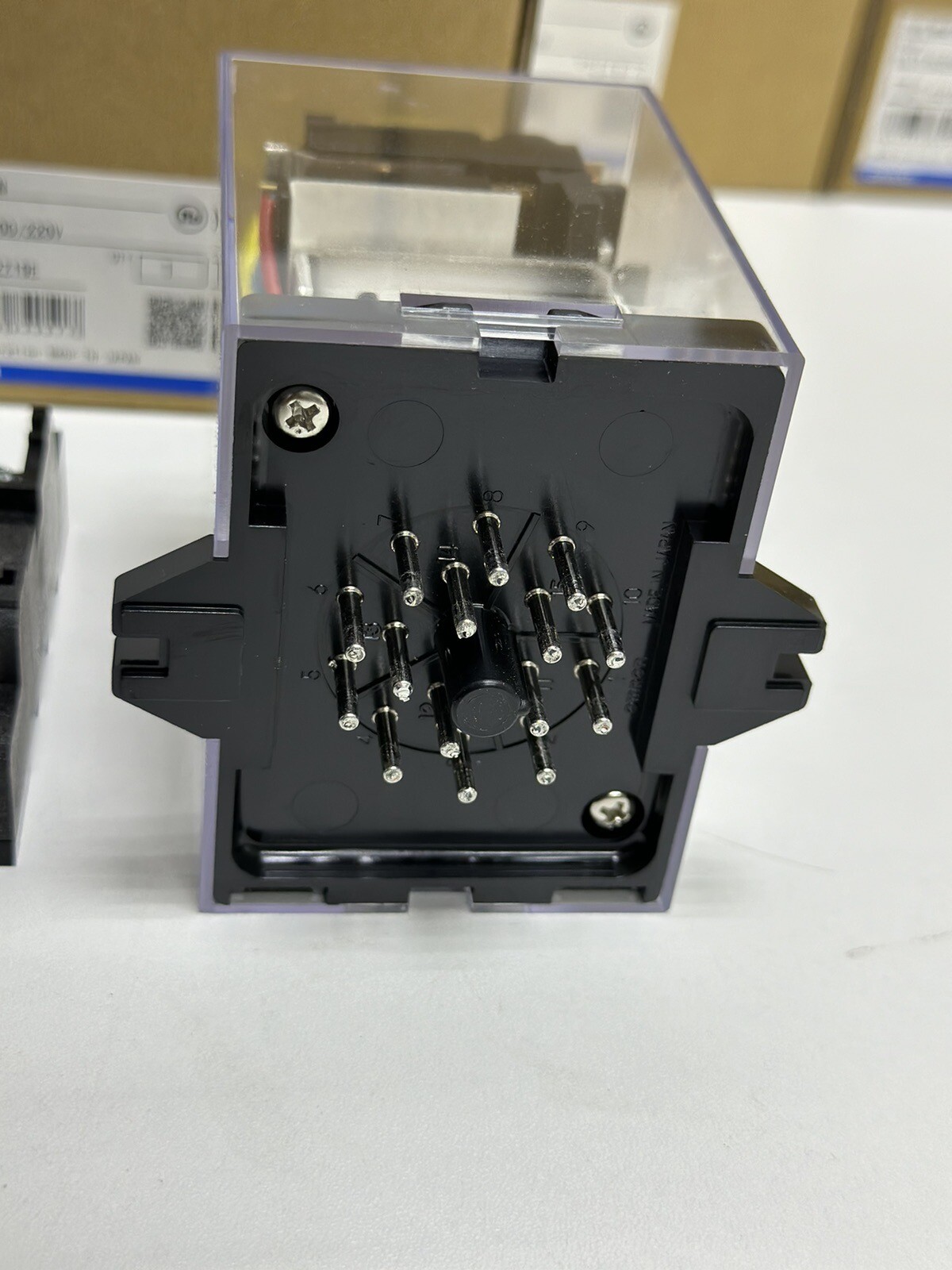 OMRON MM4PN RELAY 15 PIN DC200/220V WITH SOCKET 14PFA