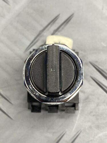 Eaton Cutler-Hammer E22XG1 3 Position Selector Switch Black (Lot of 2)