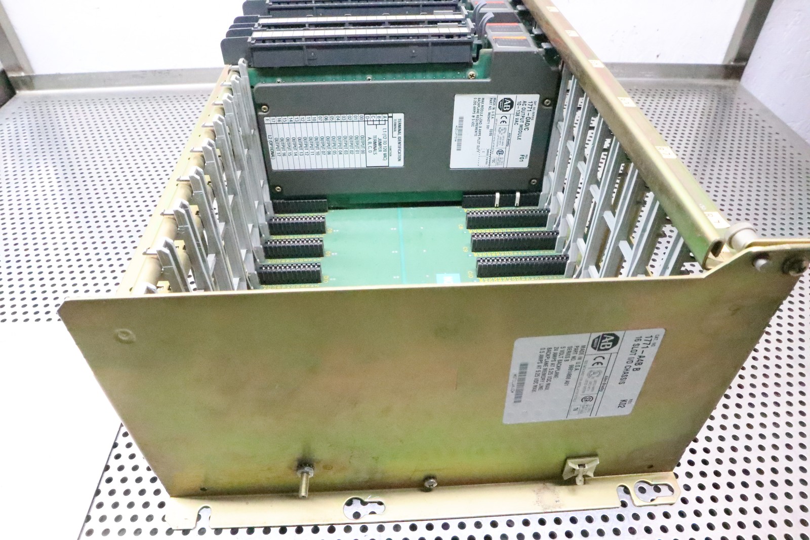 Allen Bradley 1771-A4B Ser B 1771-ASB/D (2) 1771-OAD/C & (5) 1771-IAD/D Used