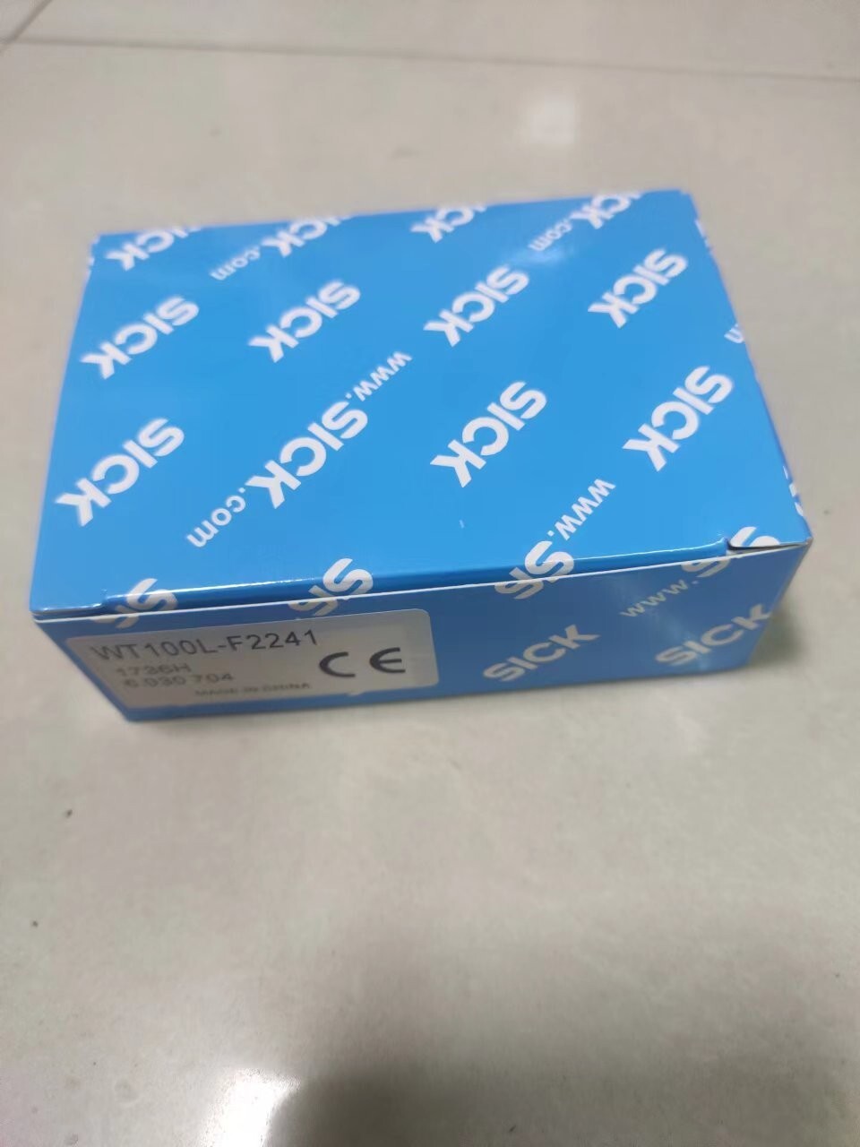 SICK WT100L-F2241 Photoelectric Switch New One Free Shipping WT100LF2241