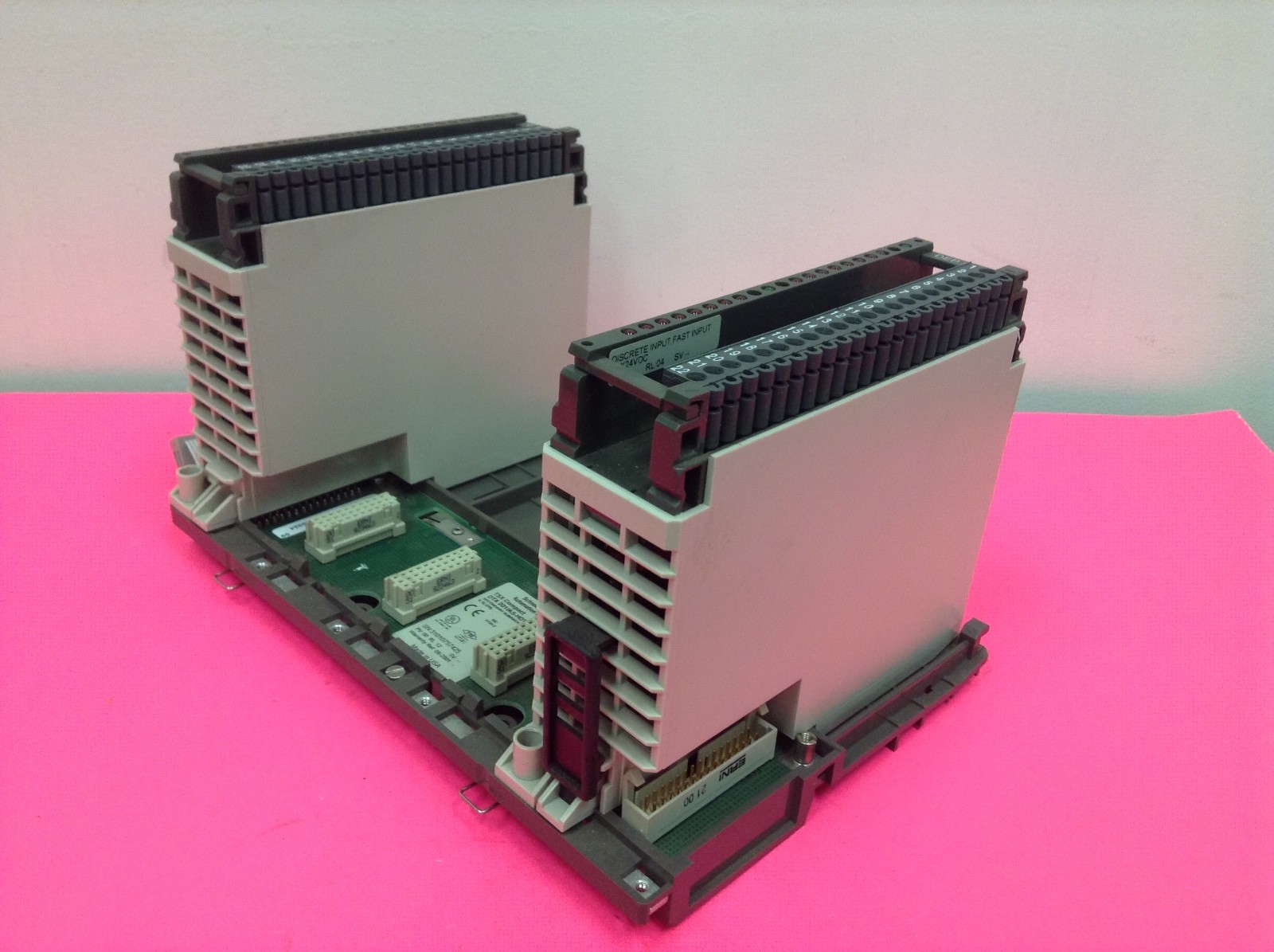 Schneider Automation – DTA 201/AS-HDTA-201 Secondary Subrack 5 Slot – w/ Modules