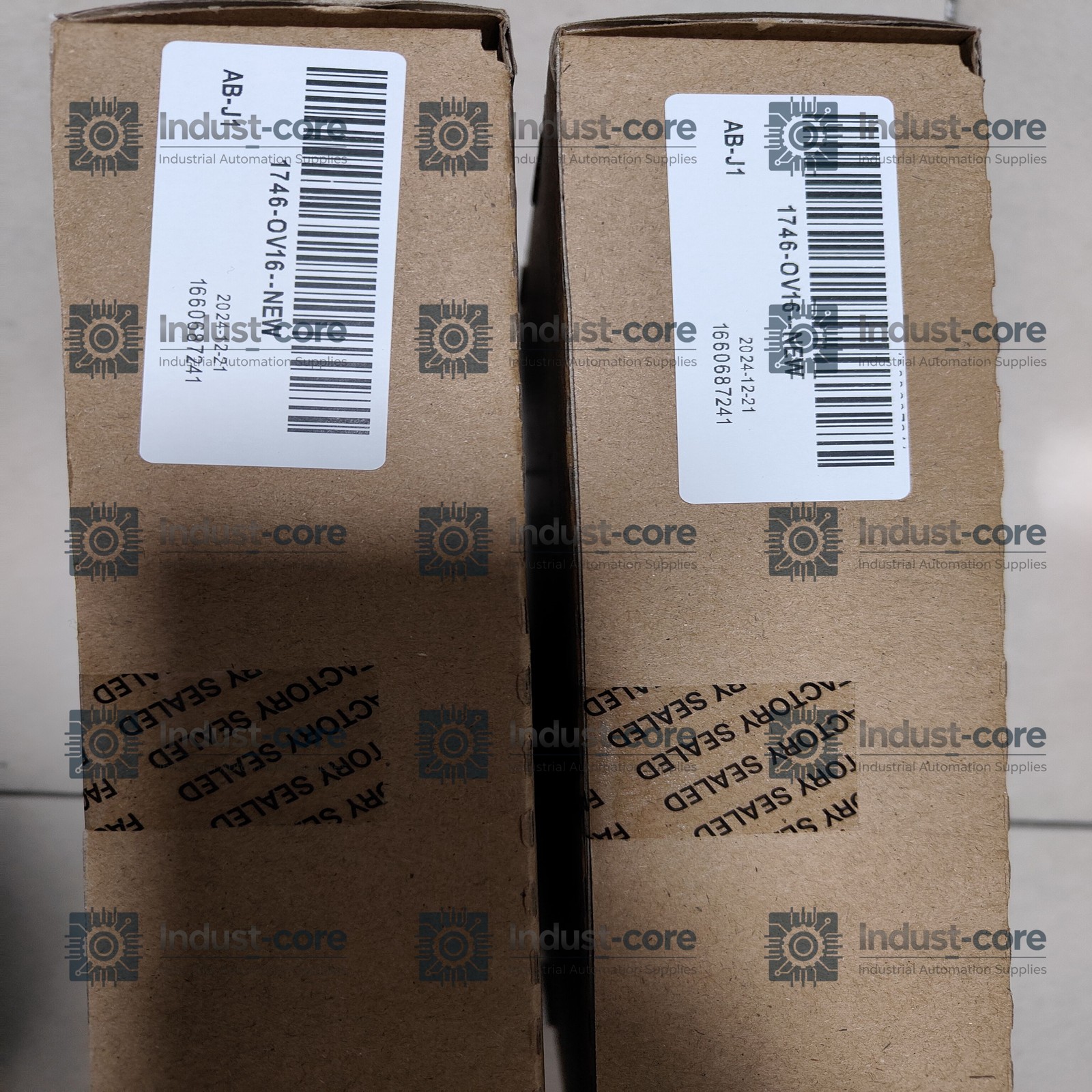 New 1746-OV16 16 Point Digital Output Module 1746-OV16 free ship