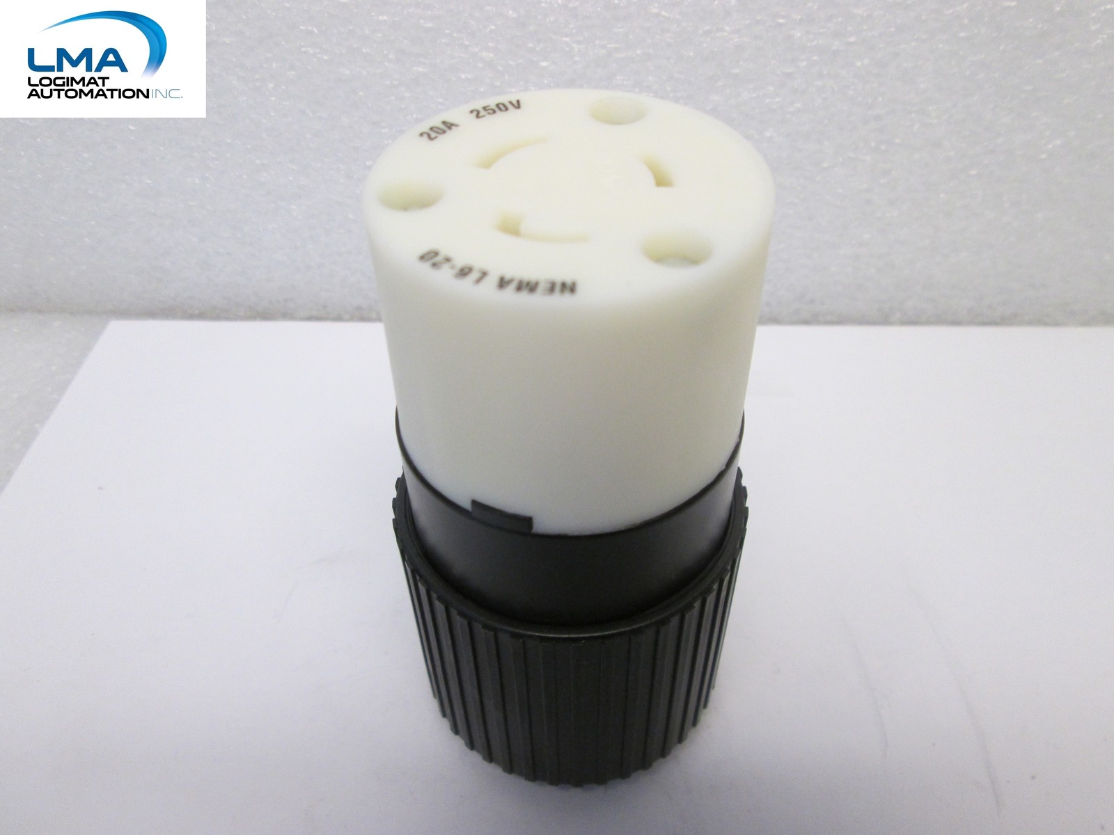 BRYANT PLUG 70320NC FEMALE LOCKING CONNECTOR 20A 250V TWIST-LOCK *** NEW