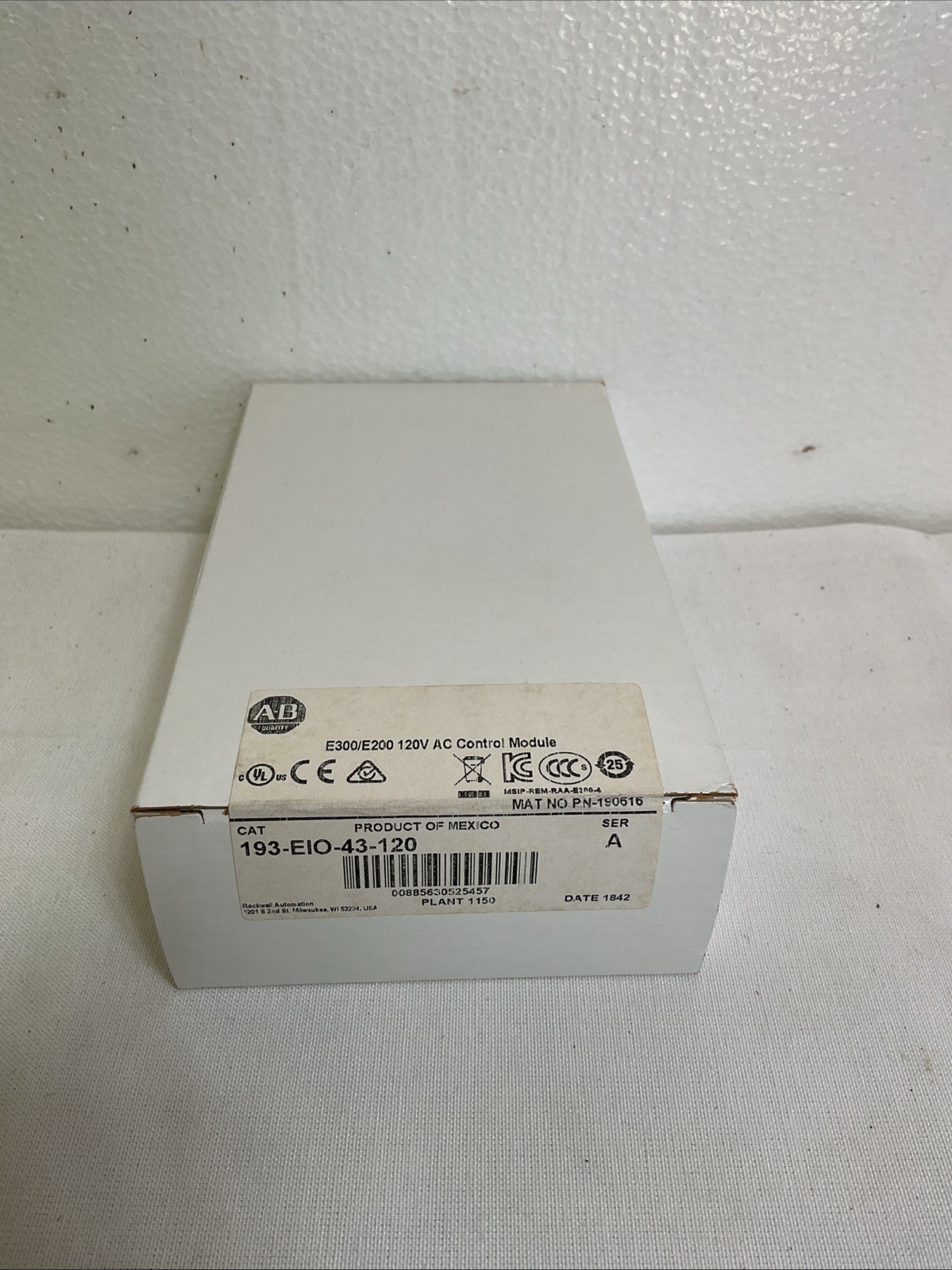 New Allen Bradley 193-EIO-43-120 E300/E200 120V AC Control Module 120V AC