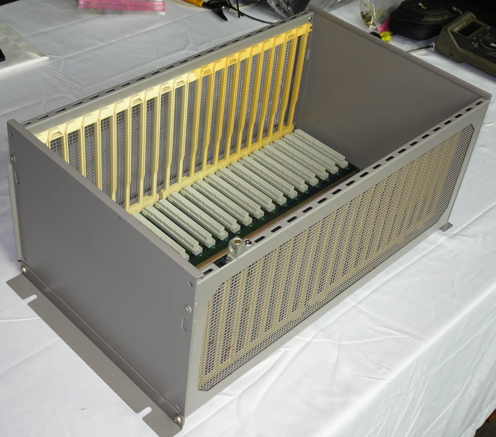 SIMATIC 505 16-SLOT ASSEMBLY SIEMENS TI545, TI505 *SEE DETAILS BELOW* (098)