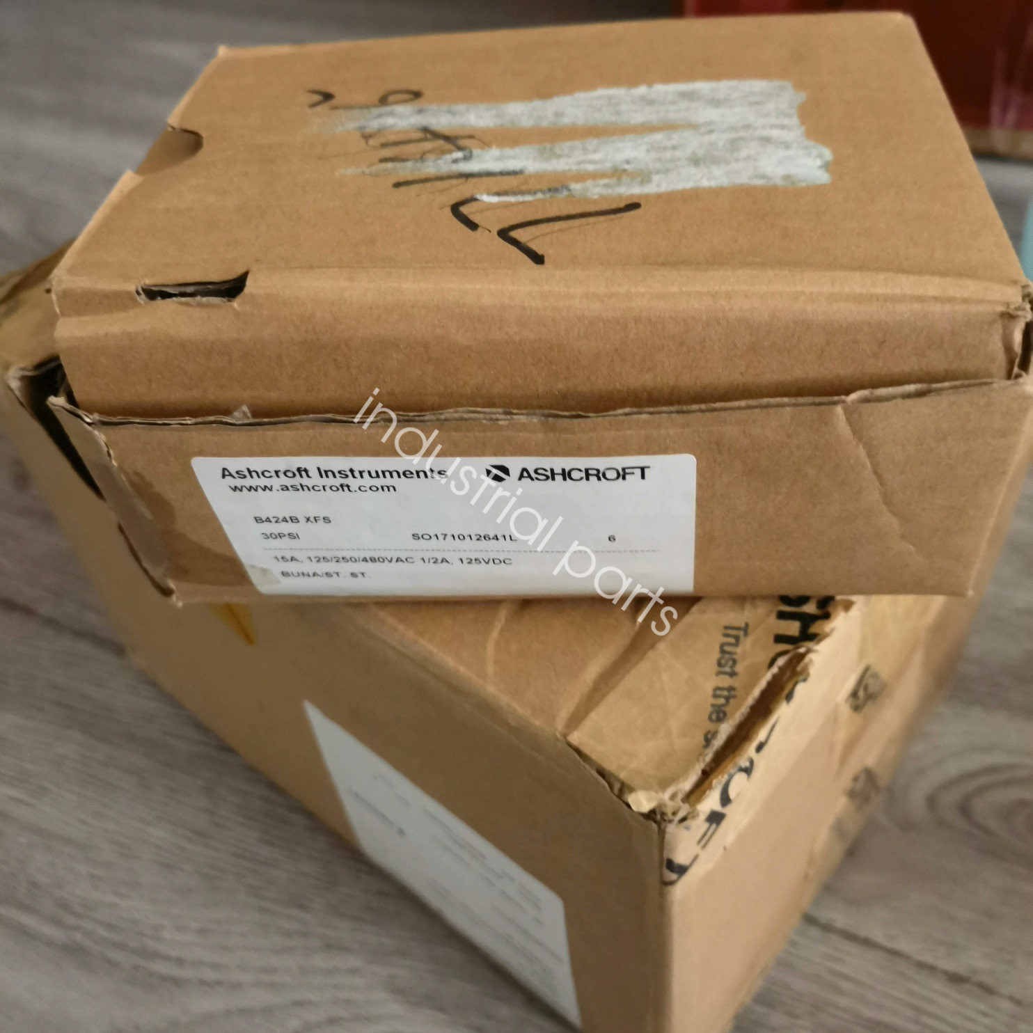 1PCS B424B XFS Pressure Switch Brand new Fedex or DHL