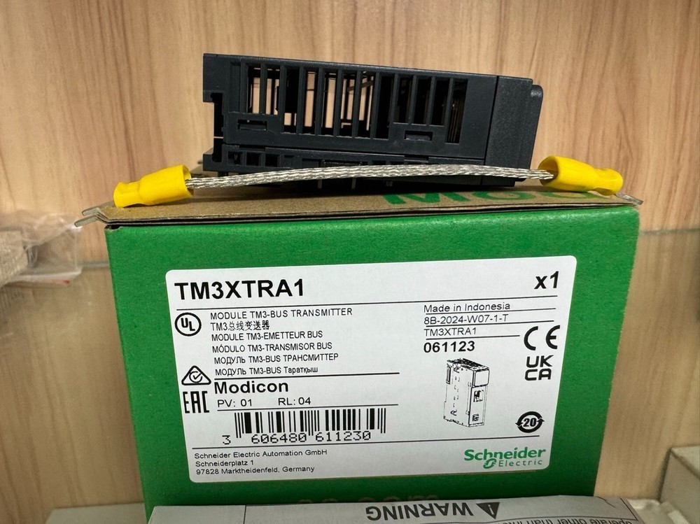 For NEW Schneider Programmable Logic Controller Module TM3XTRA1 With box