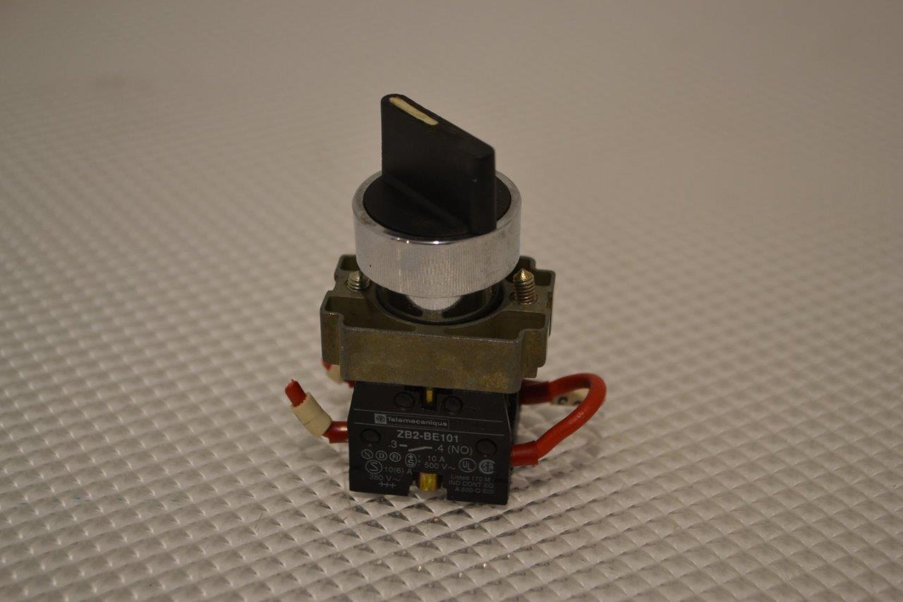 ONE USED LOT OF 2 TELEMECANIQUE 2 POSITION SWITCHES ZB2-BE101.