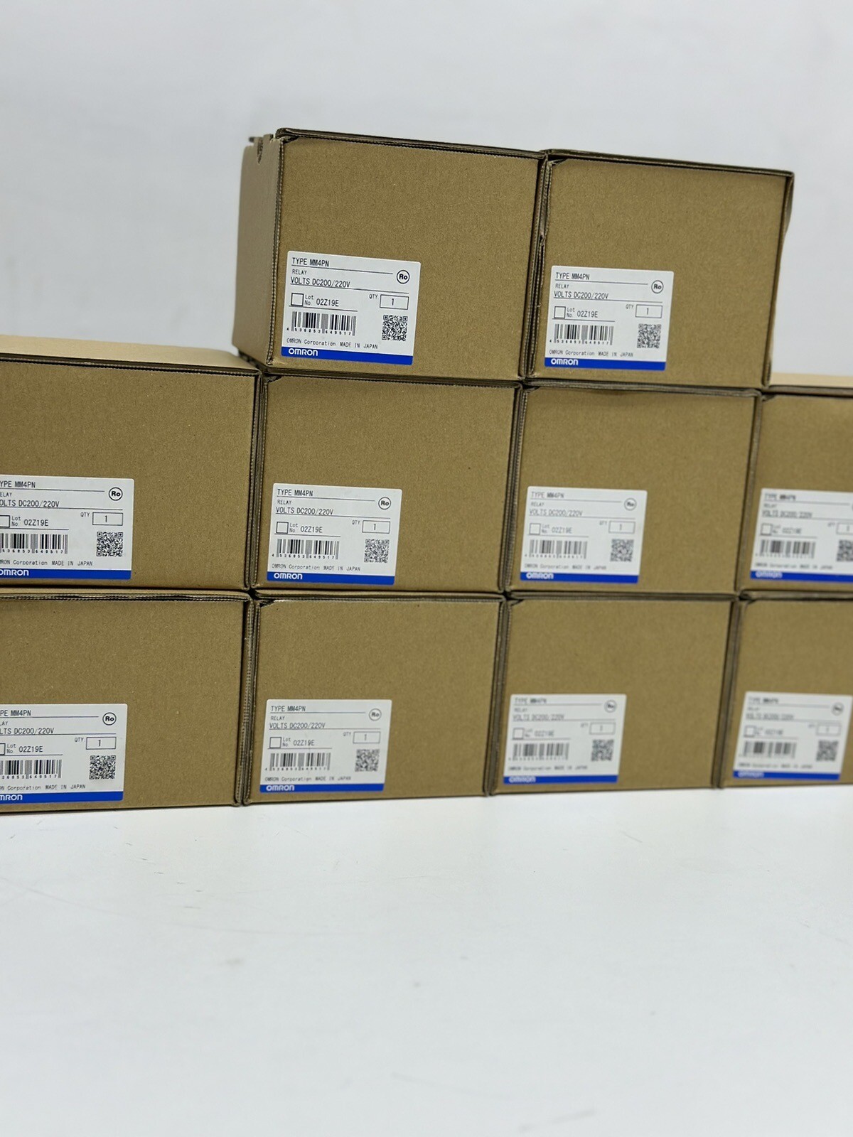 OMRON MM4PN RELAY 15 PIN DC200/220V WITH SOCKET 14PFA
