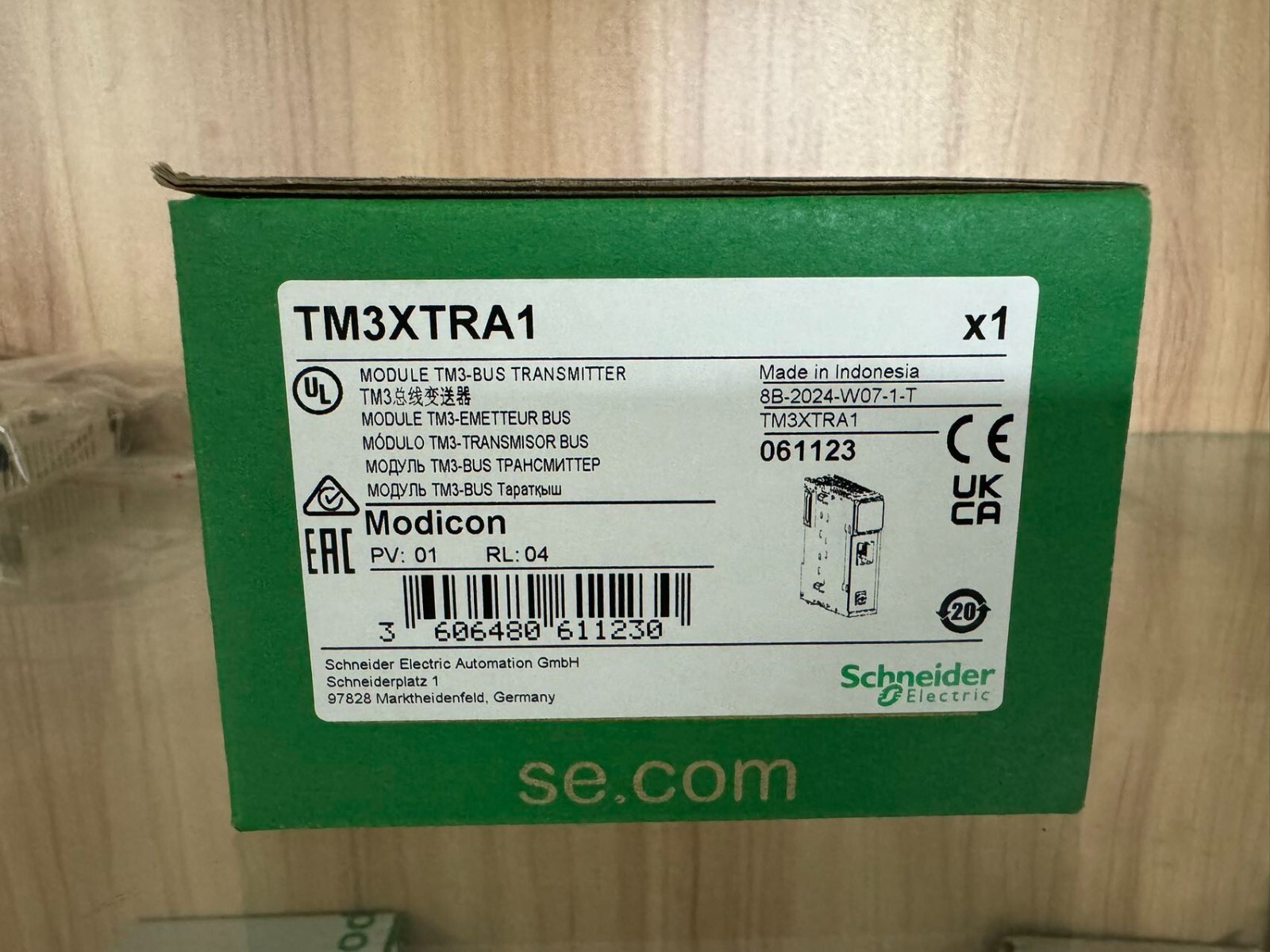 For NEW Schneider Programmable Logic Controller Module TM3XTRA1 With box