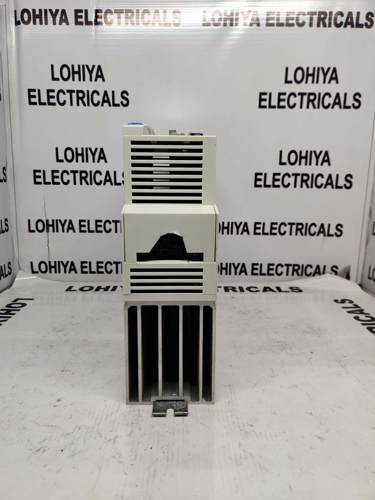 LENZE EVS9321-EP SERVO INVERTER ( USED CONDITION )
