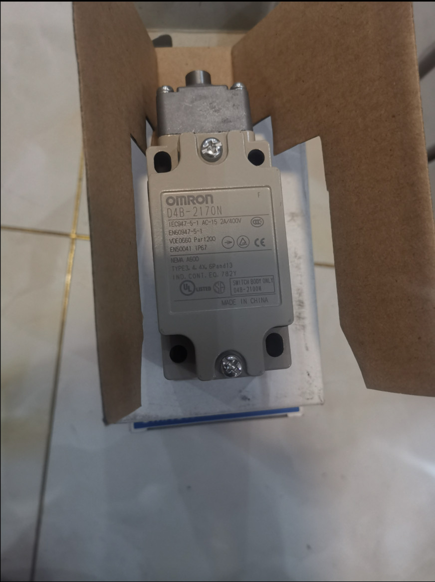 Omron D4B-2170N Limit Switch D4B2170N New One Free Shipping