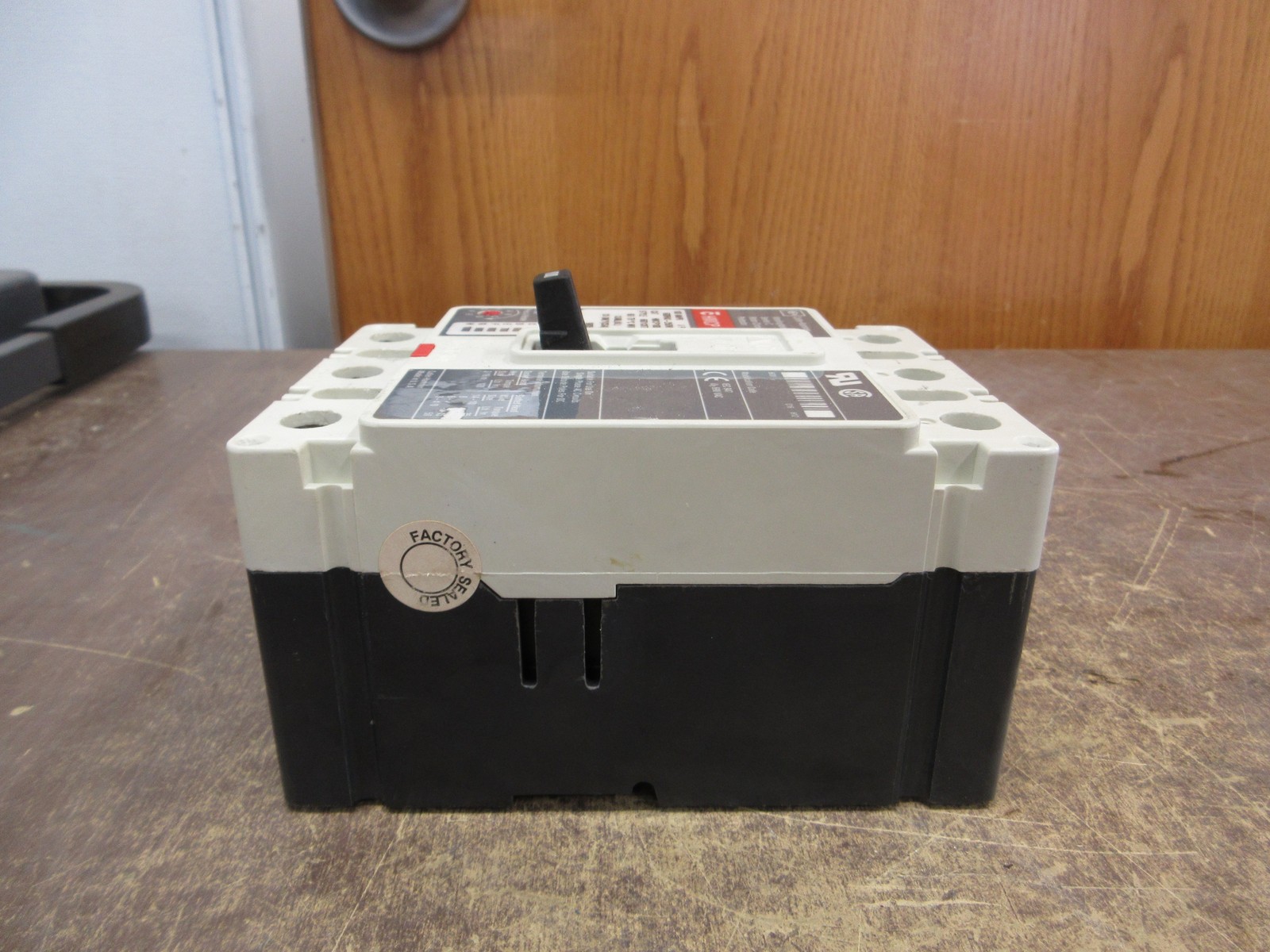 Cutler-Hammer Circuit Breaker HMCP100R3C 100A 600V 3P Used