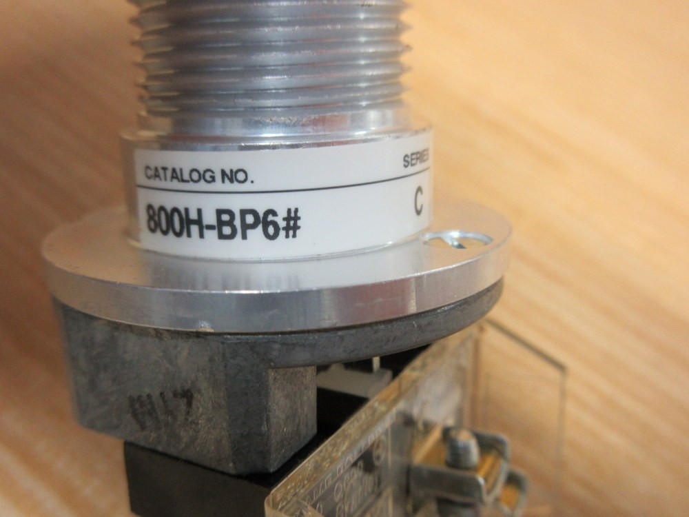 Allen Bradley 800H-BP6A Pushbutton 800HBP6A W/800T-XA