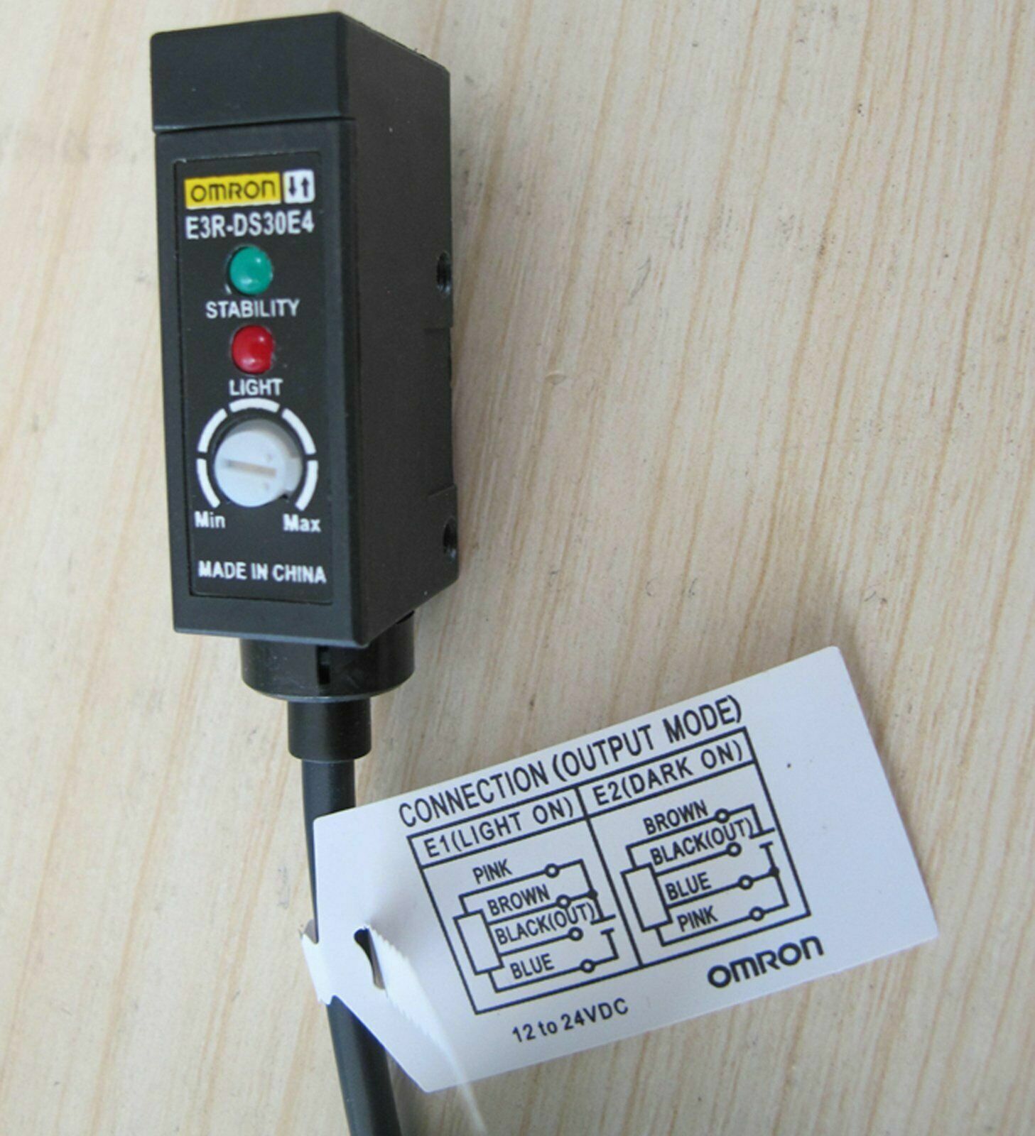 1PC New Omron E3R-DS30E4 E3RDS30E4 Photoelectric Switch Free Shipping