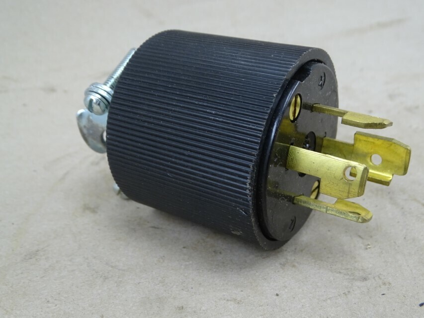 Hubbell 30A 250v Twist – Lock Plug , 3521