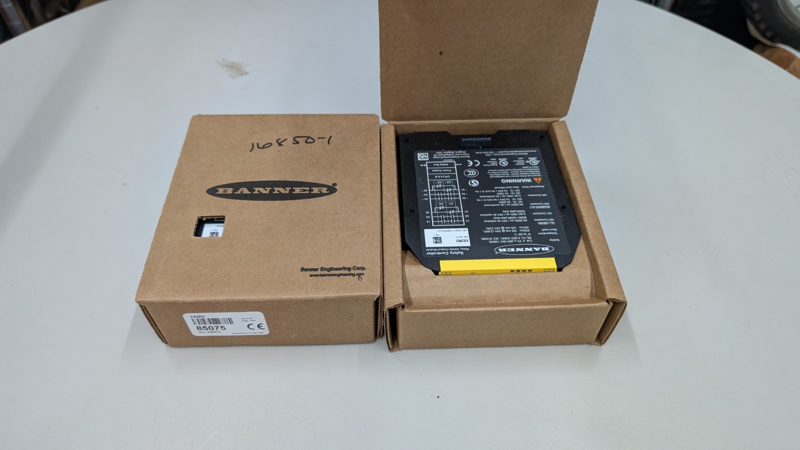 NEW IN BOX BANNER XS2RO 85075 Safety Output Controller Expansion Module
