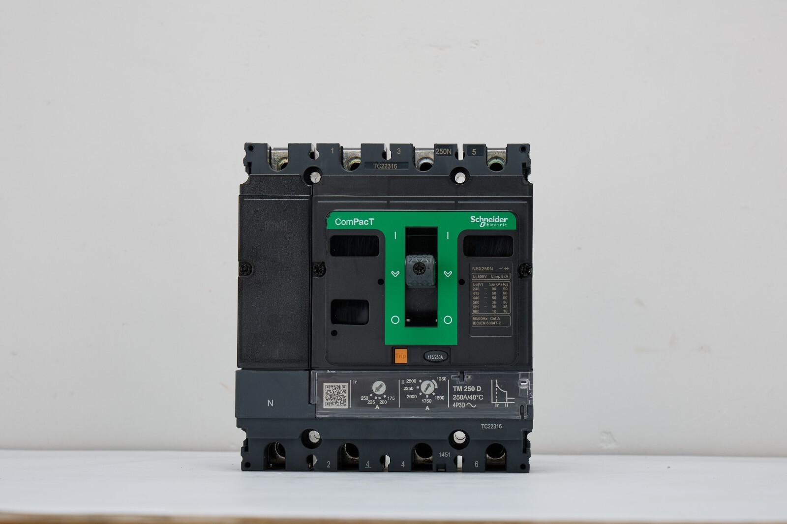C25N6TM250 Brand New Schneider MCCB ComPacT NSX250N 50kA TMD 250A 4P3D F 50/60Hz