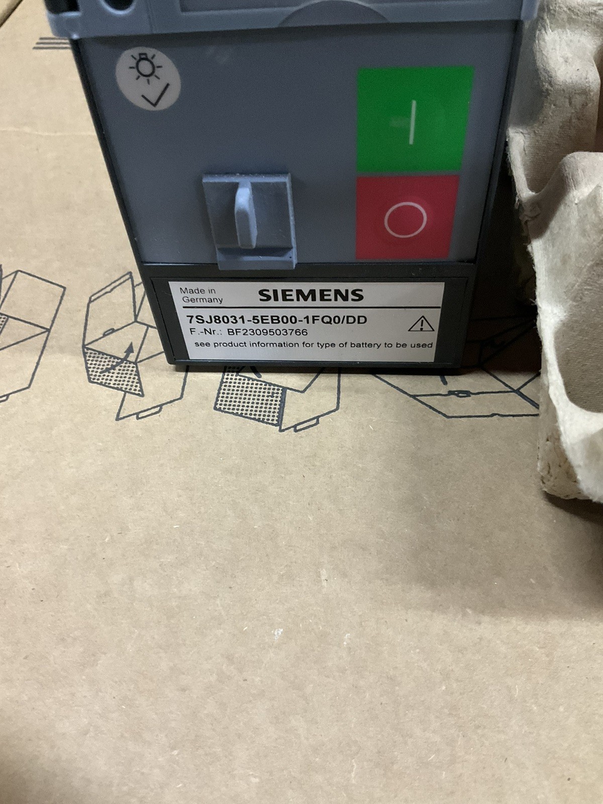 SIEMENS SIPROTEC 7SJ8031-5EB00-1FQ0/DD OVERCURRENT PROTECTION RELAY