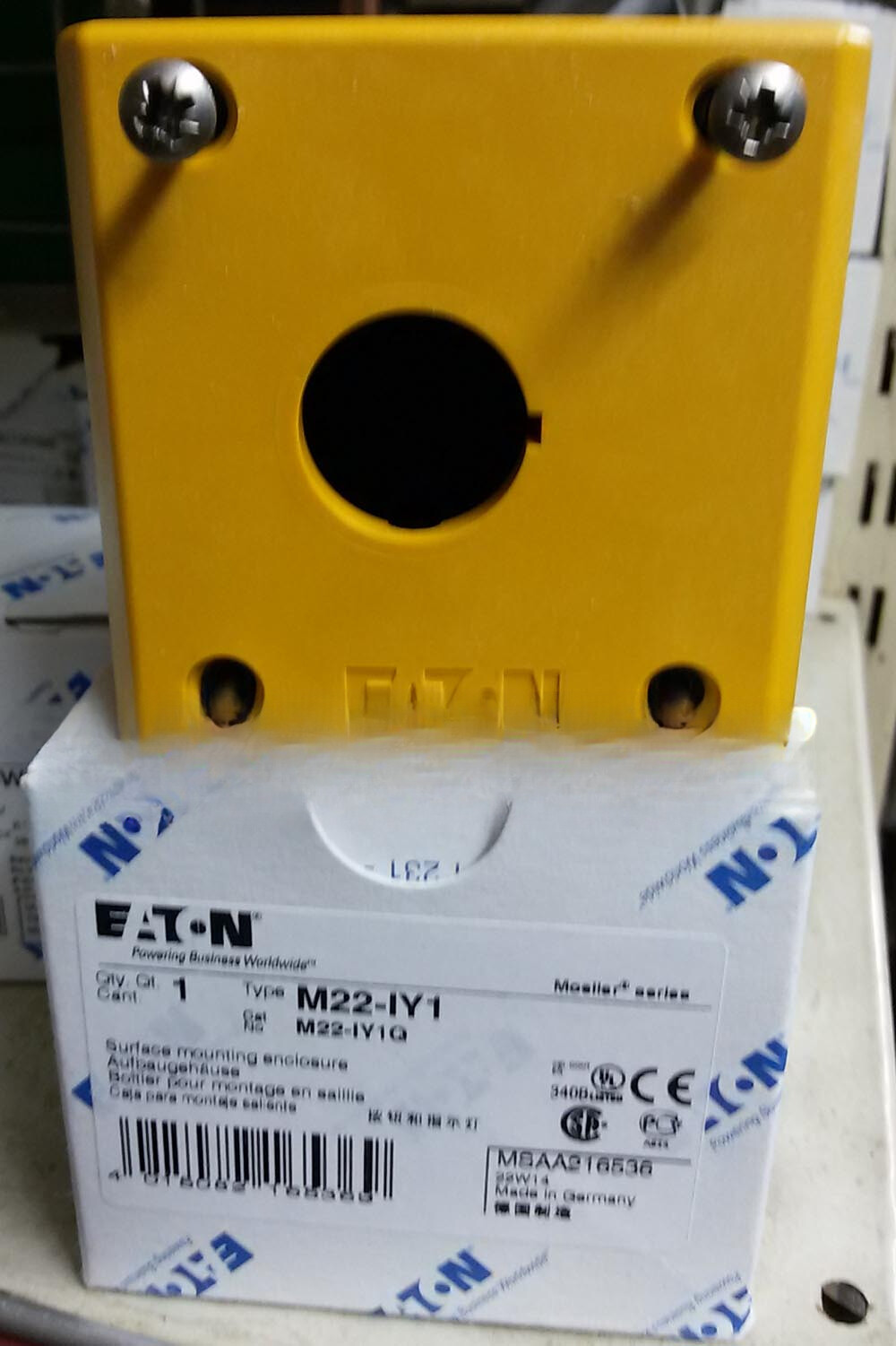 1PC NEW EATON MOELLER emergency stop switch with button empty box M22-IY1