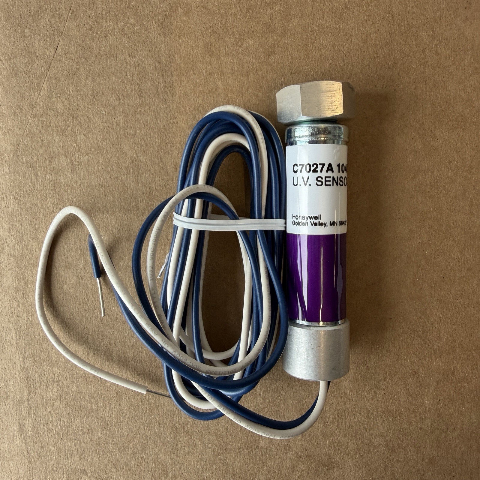 OEM Honeywell C7027A1049 Minipeeper UV Flame Detector Sensor 1/2” NPT 8ft Leads