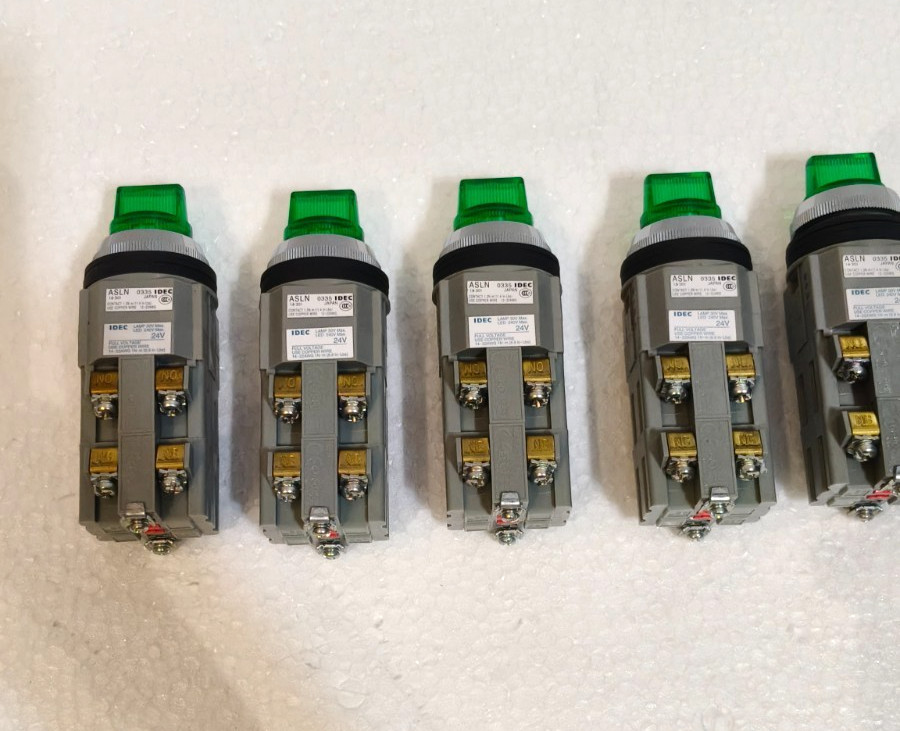 IDEC ASLN 332222DNG ILLUMINATED SELECTOR SWITCH| LOT OF -5 | 24V LED 2NO 2NC