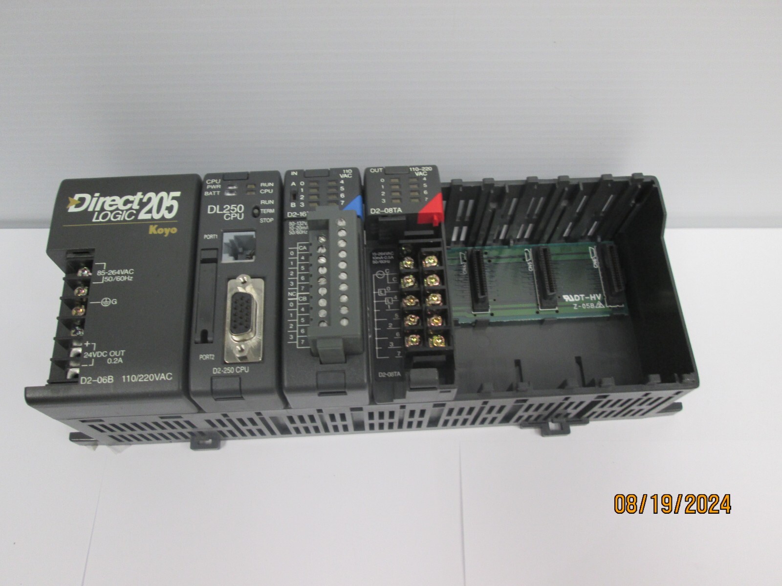 KOYO DIRECT LOGIC D2-06B MODULE W/ D2-250CPU, D2-16NA & D2-08TA