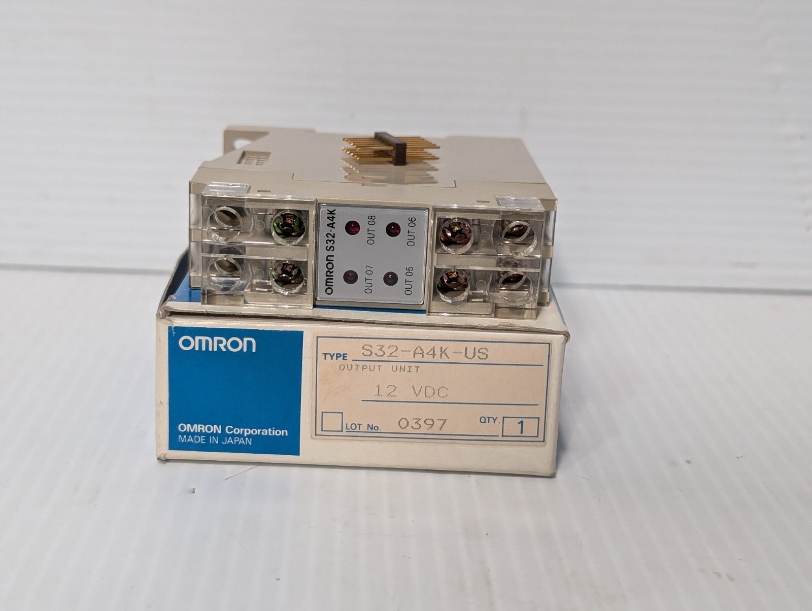 Omron S32-A4K-US PLC Output Module Unit 12VDC 3A 250VAC