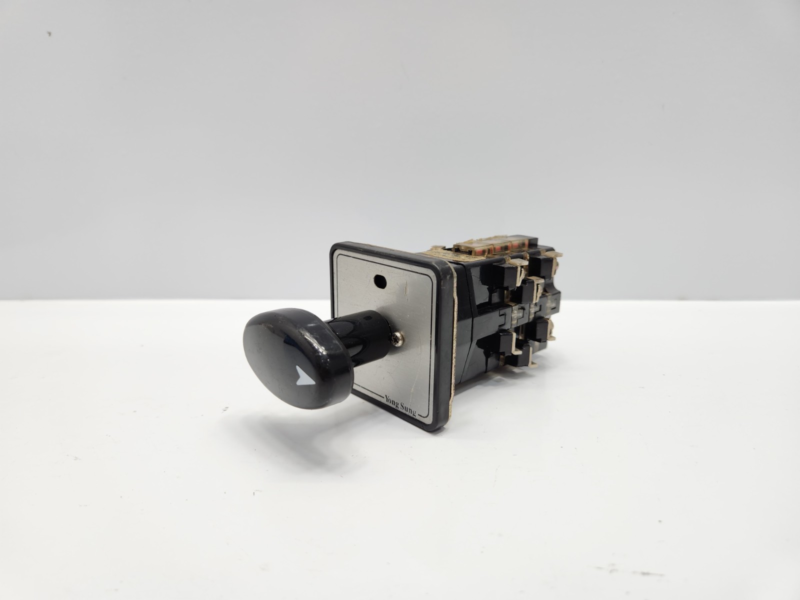 YONGSUNG CAM SWITCH 10A 250VAC