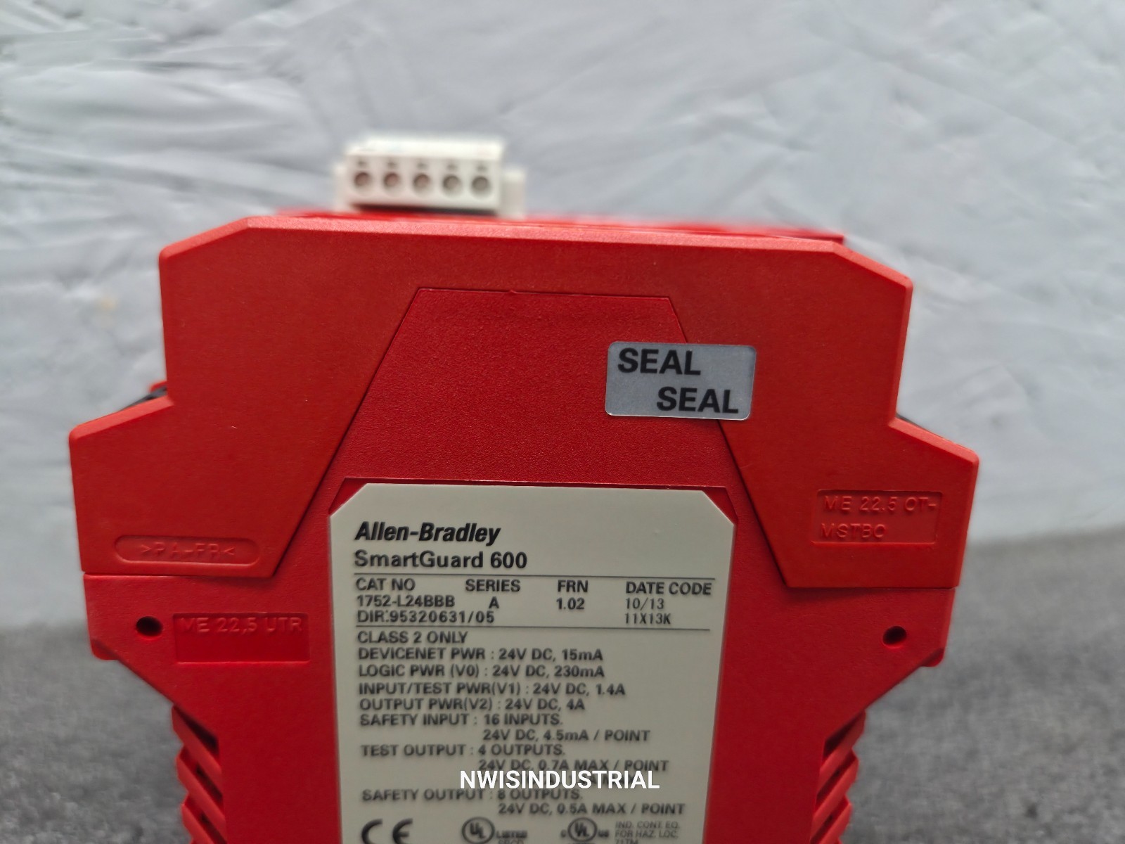 Allen-Bradley SmartGuard 600 1752-L24BBB / Safety Controller