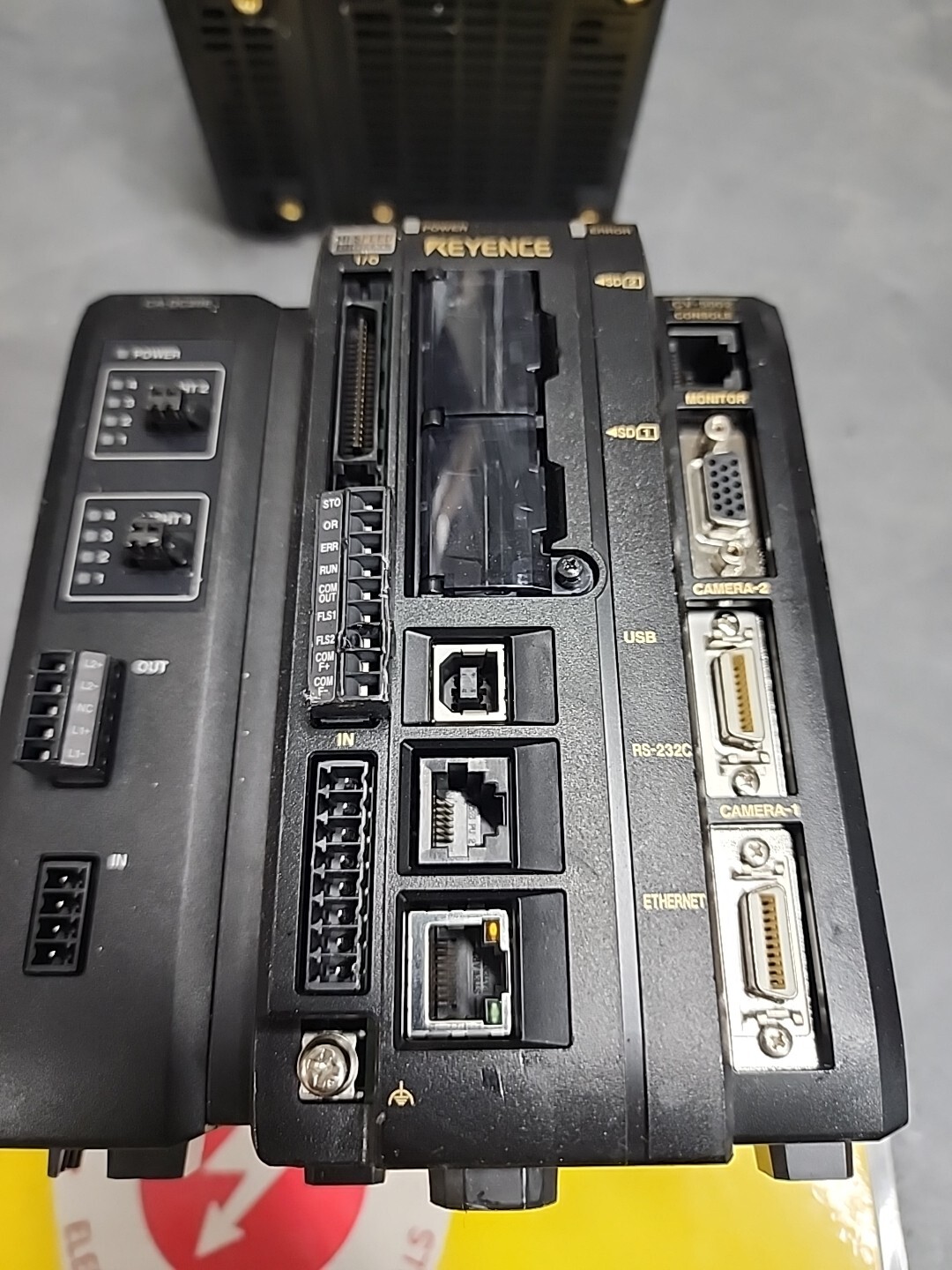 KEYENCE CORP CV-5002 & CA-DC20E (USED TESTED CLEANED)