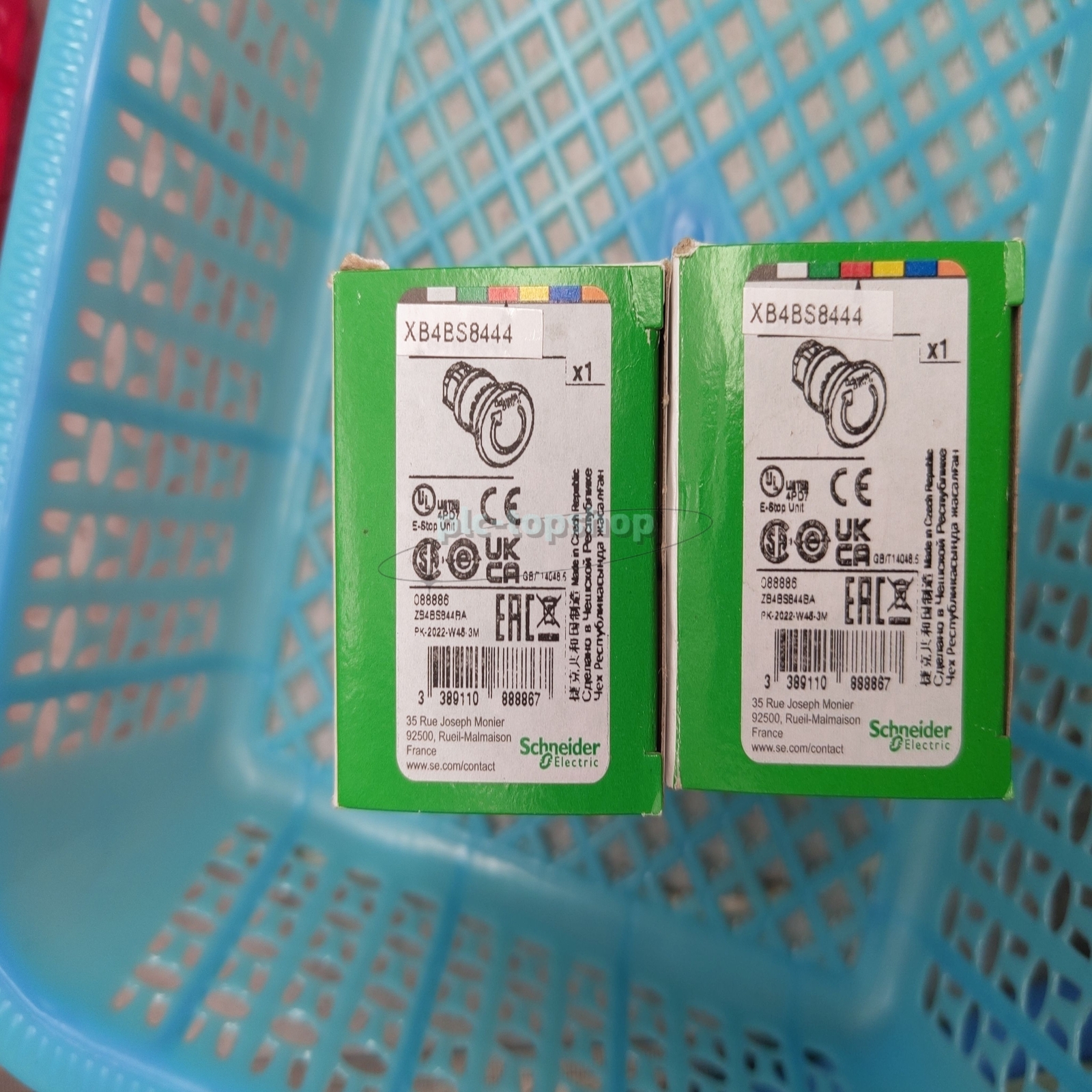 Schneider 1PCS New XB4BS8444 XB4 BS8444