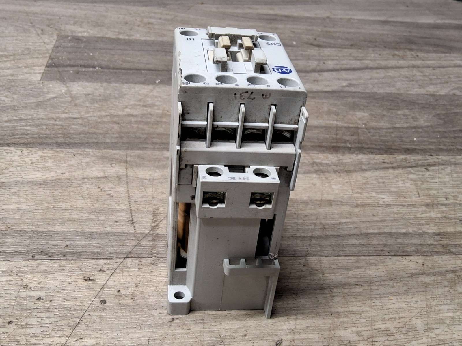 ALLEN-BRADLEY 100-C09Z*10 CONTACTOR SER A #108N164