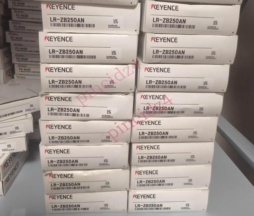 1PCS Brand Fast Shipping In Box KEYENCE LR-ZB250AN New LRZB250AN Laser Sensor