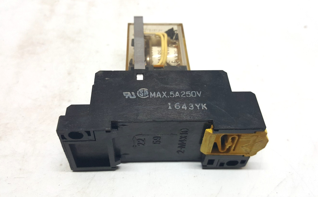 OMRON MY4N 24VDC POWER RELAY WITH BASE PYF14A / LOT OF 12