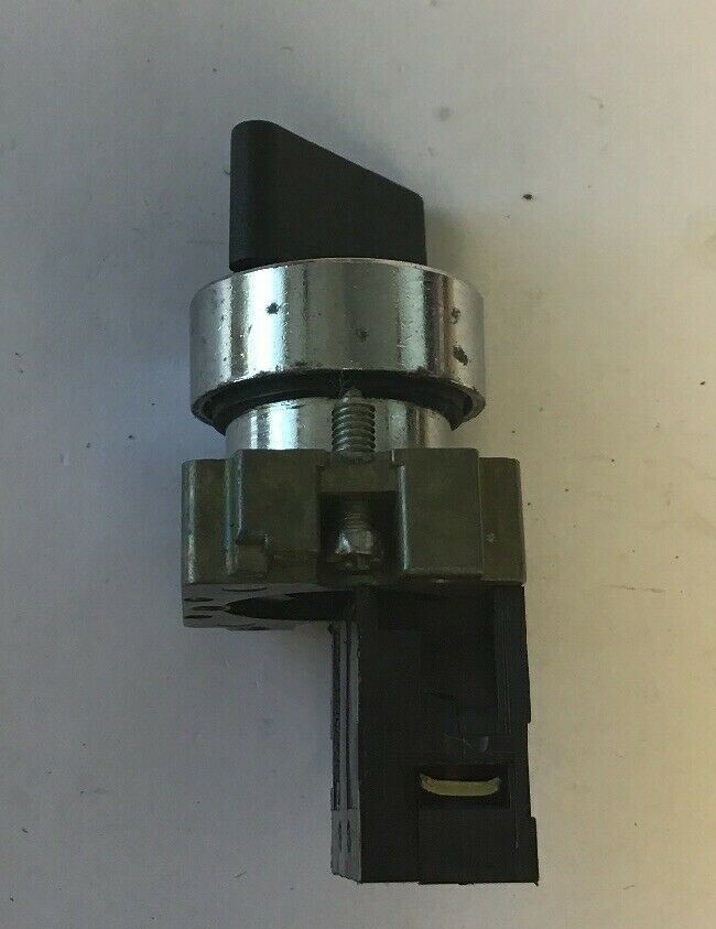 TELEMECANIQUE ZB2-BE101 CONTACT BLOCK 10A 400V W/CONTACT BLOCK ASSY. AND SWITCH