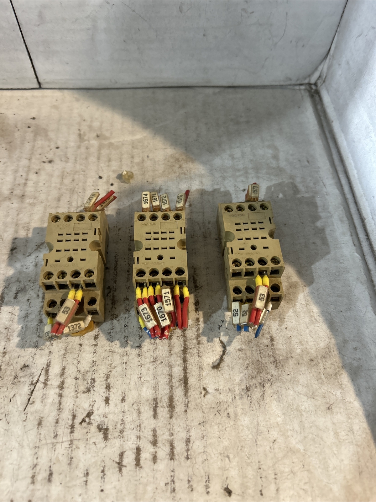 *LOT OF 3* OMRON PYF14A-N RELAY SOCKET, 5A, 250VAC (SP114)