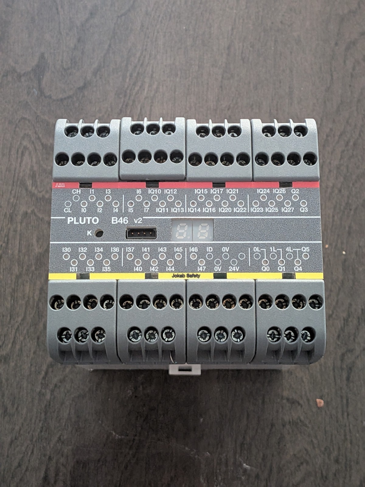 ABB PLUTO B46 v2 PROGRAMMABLE SAFETY CONTROLLER 24 VDC 2TLA020070R1700