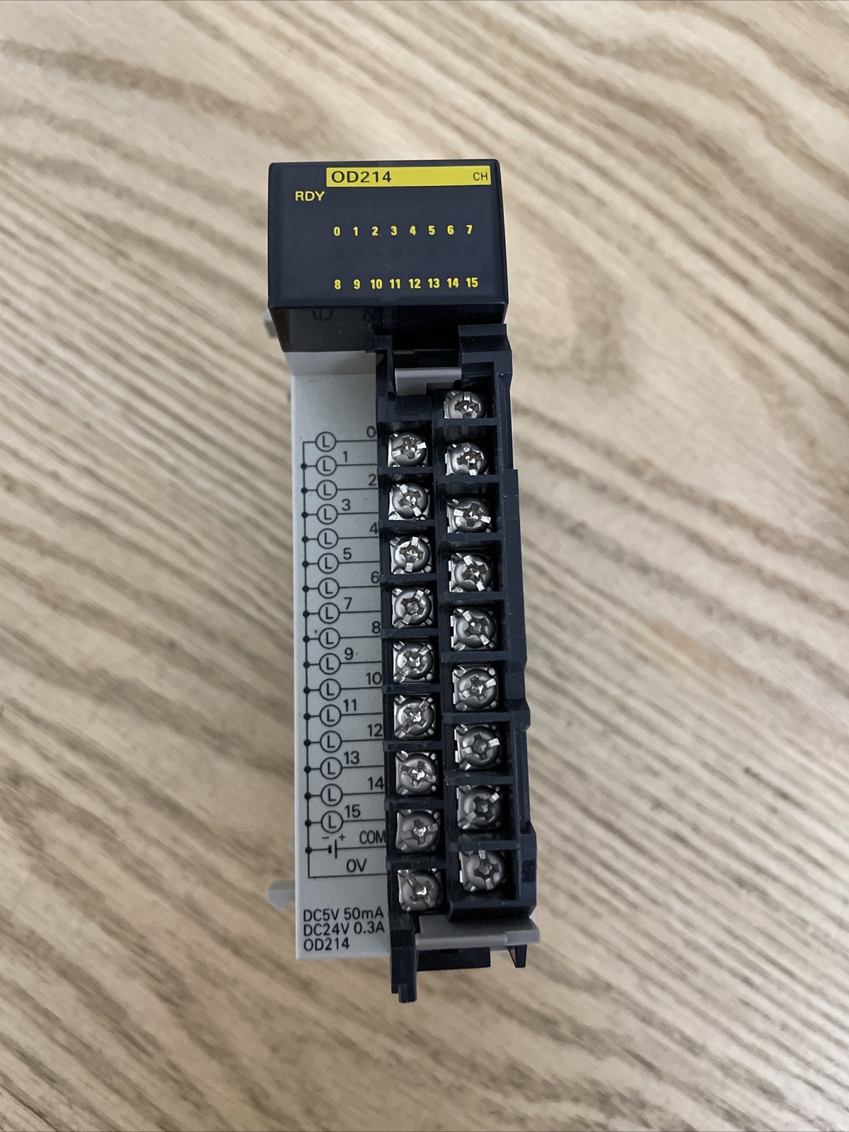 Omron CQM1-OD214 Output Unit Module 5-24VDC 0.3A/Point 4.8/Unit 16Points